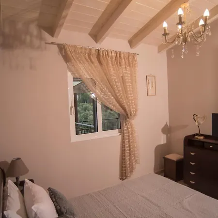 Stavros Boutique 2 *